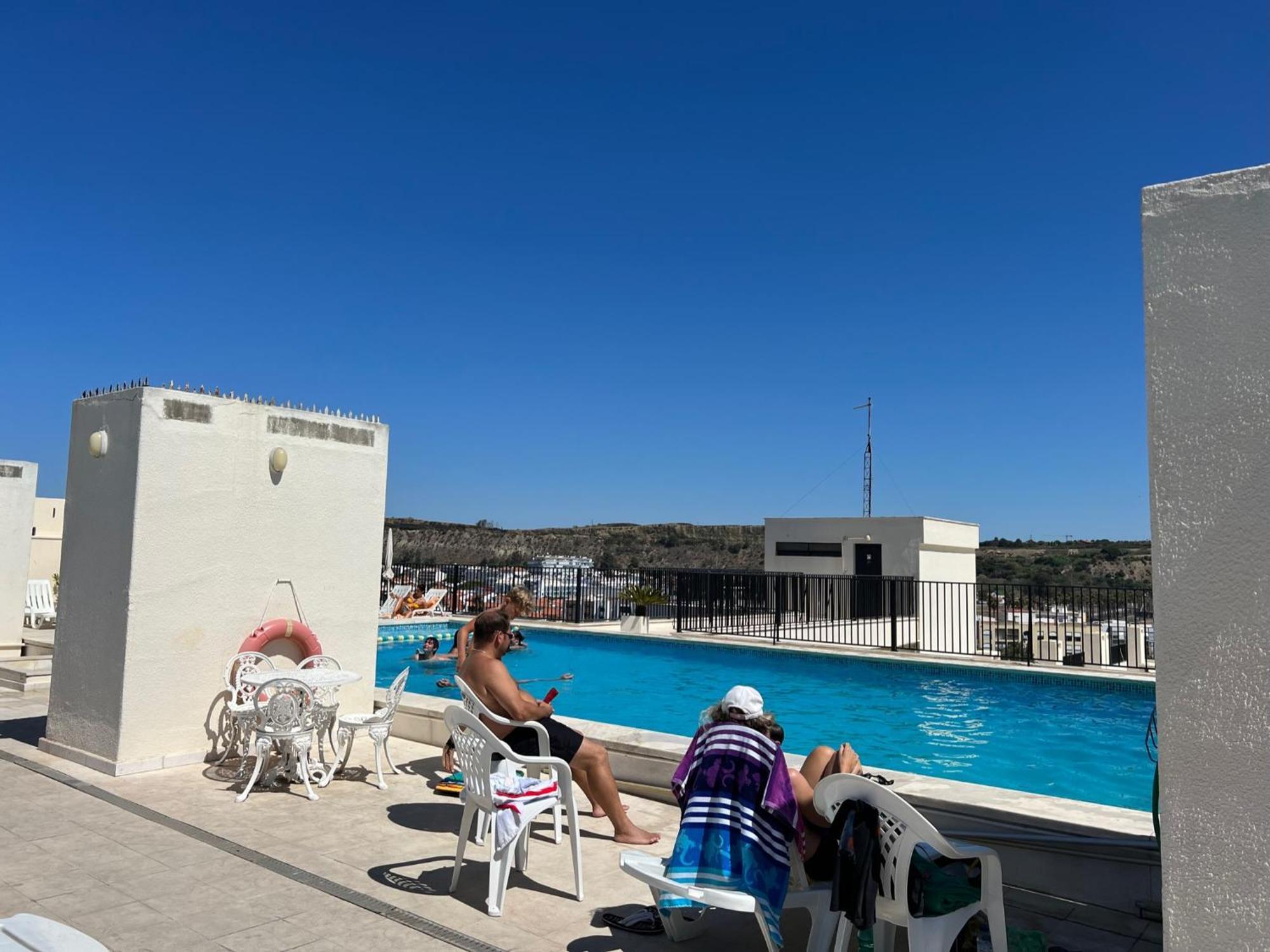 Sol E Piscina Na Caparica - By Caparica